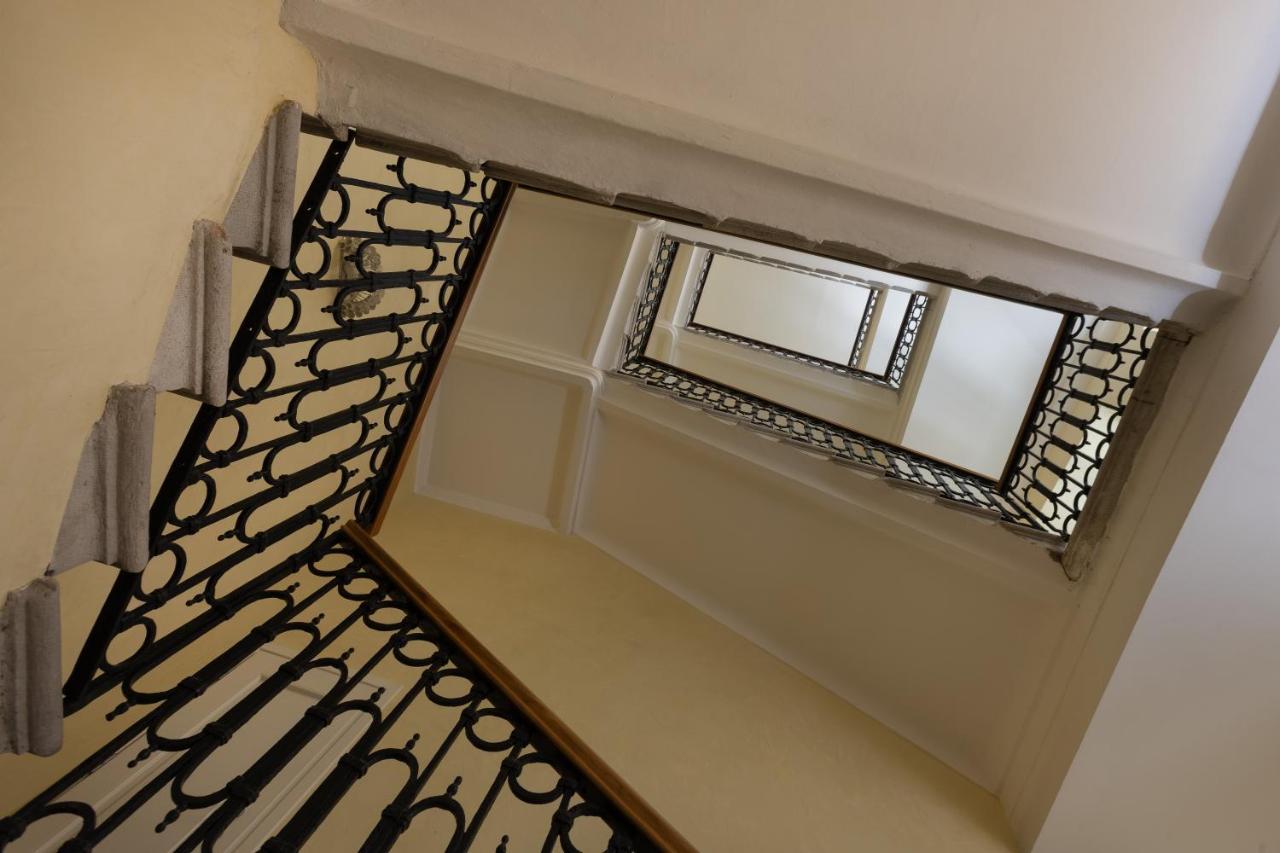 Suite Saba, Stile E Parcheggio In Centro A ตรีเอสเต ภายนอก รูปภาพ